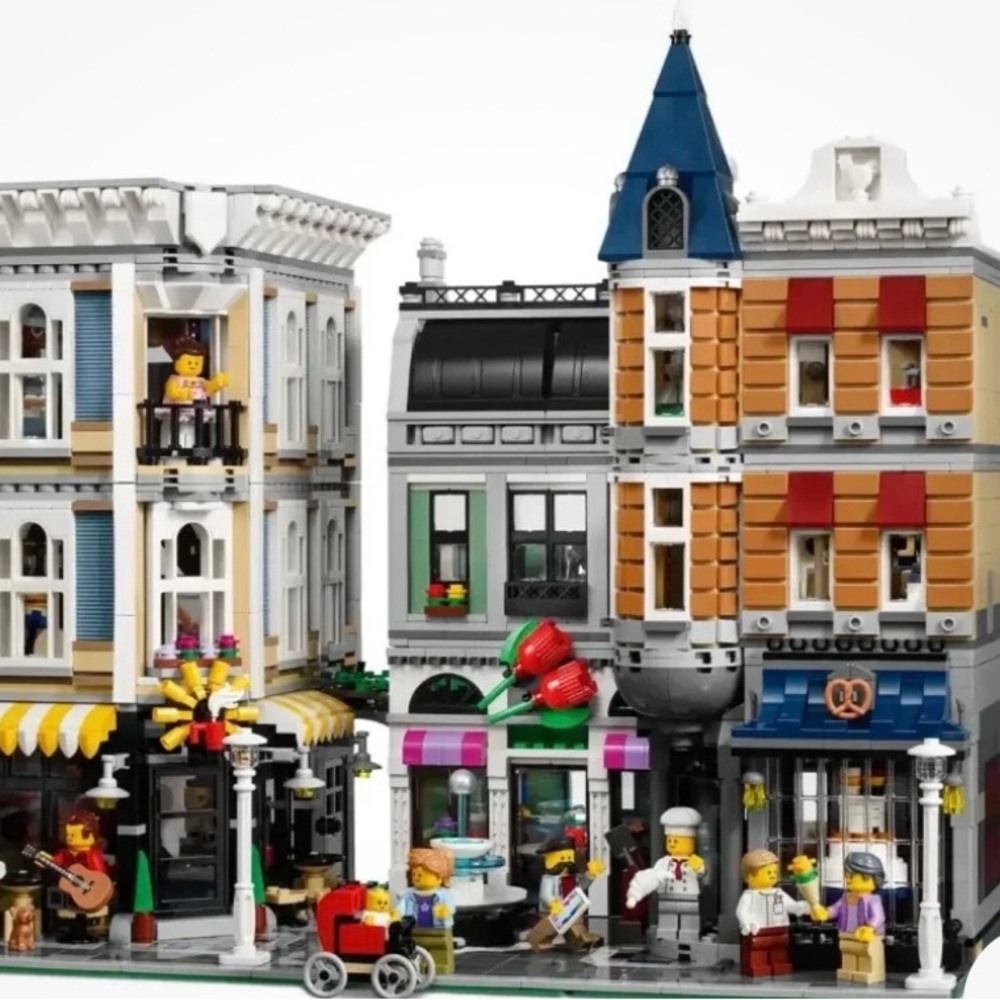 Lego Assembly Square; LEGO Creator Expert Line